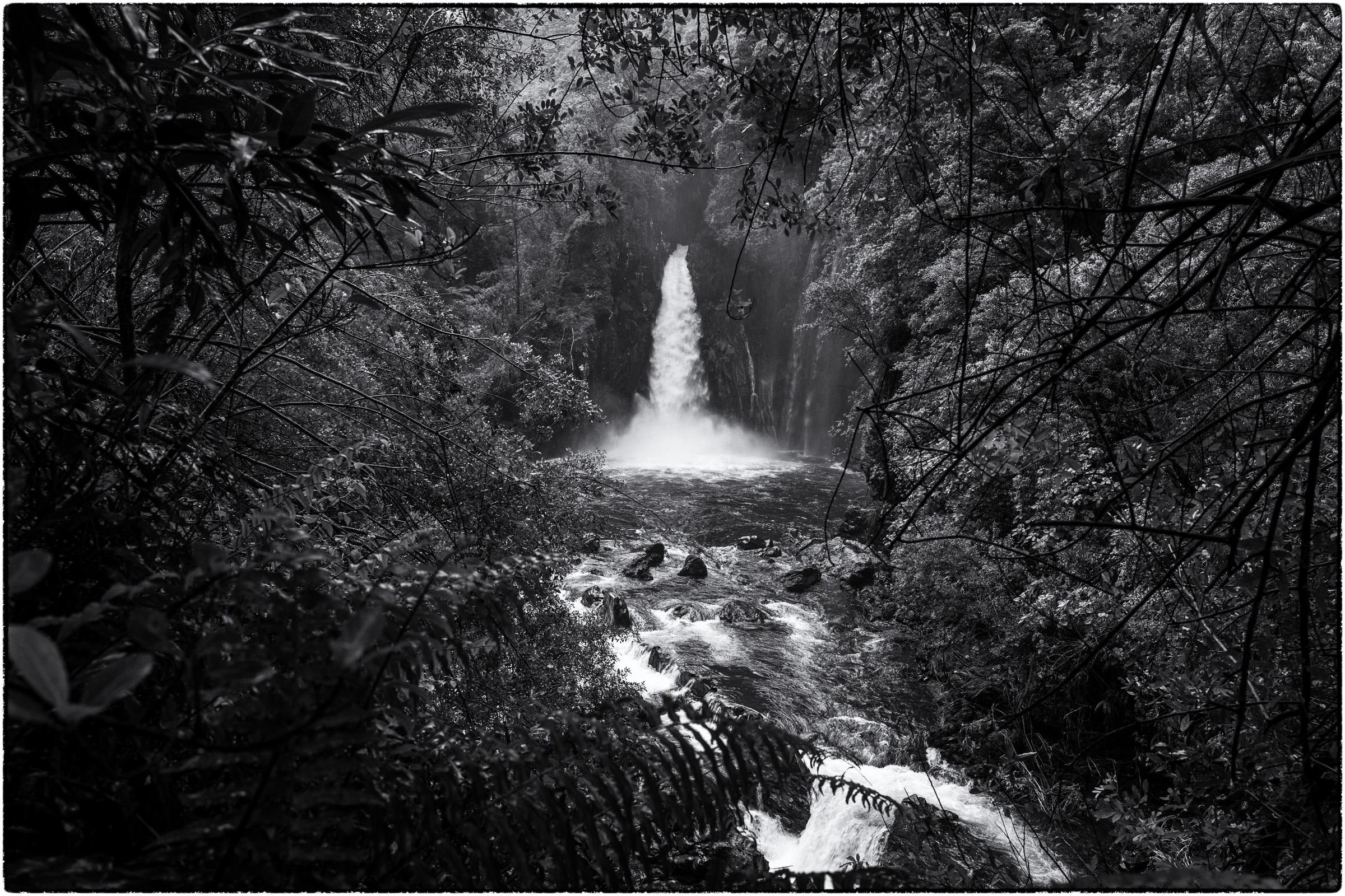 Cascade Cachée